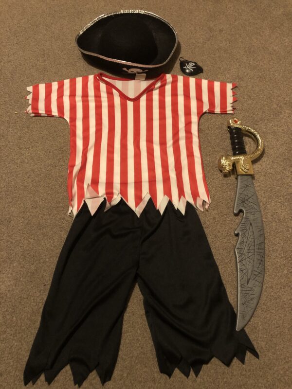 Pirate with hat, eyepatch & cutlass 6-7 (Hire)